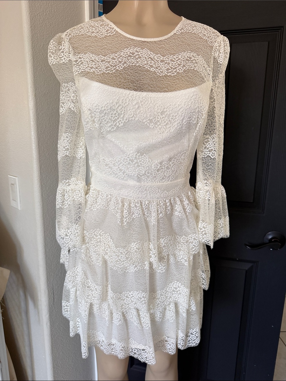 bebe White Lace Long Sleeve Tiered Mini Dress size 6